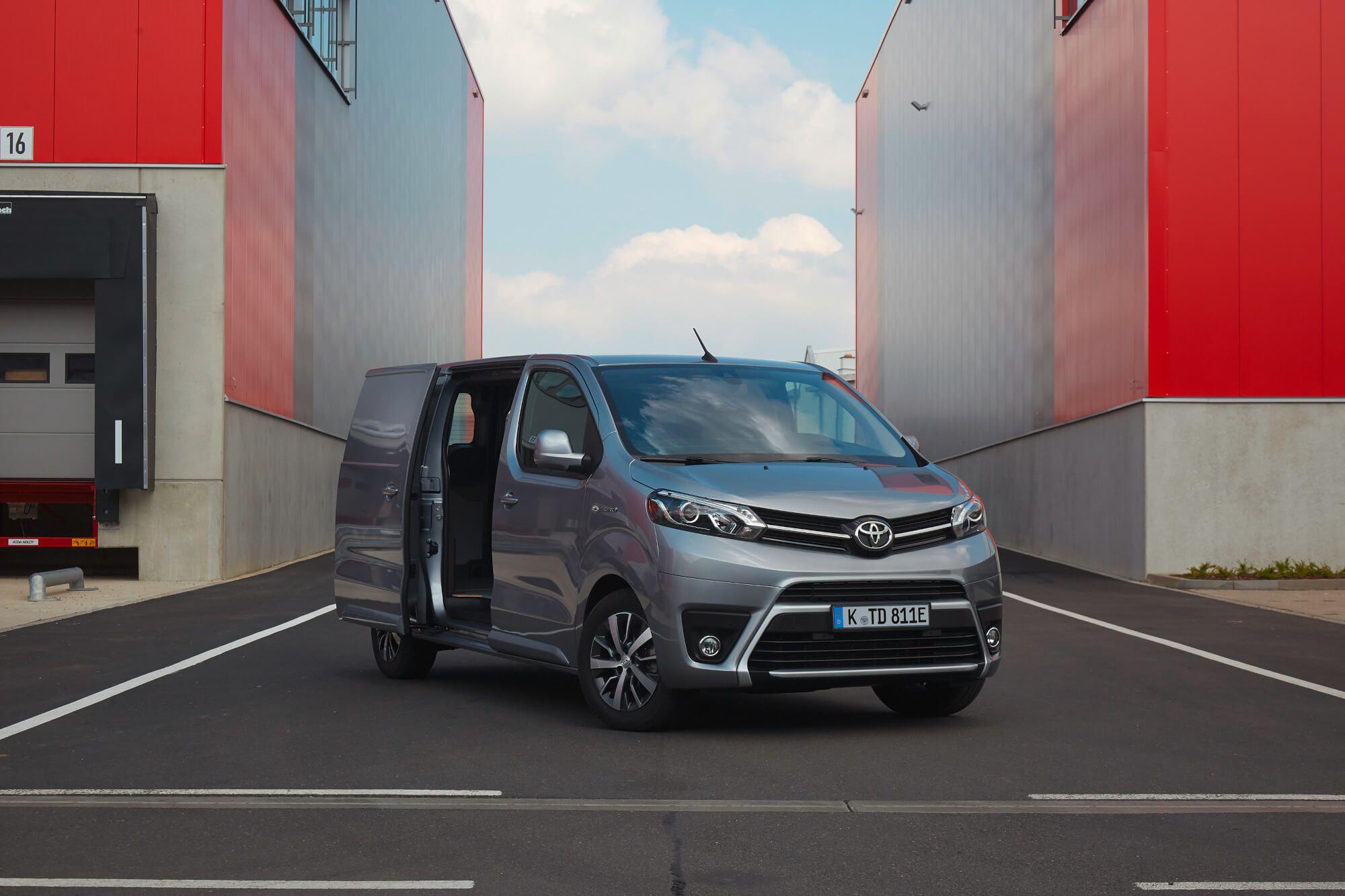 Toyota PROACE MAX: Neuer 3,5-Tonnen-Transporter auch mit E-Antrieb erhältlich