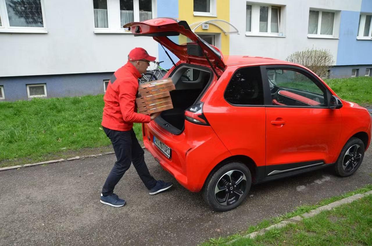 Ausstattung von Transportern mit EV-Technologien und GPS-Ortung erhöht Flottenleistung